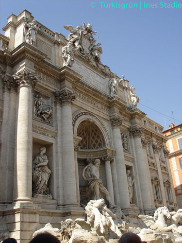 fontana-di-trevi-brunnen-rom-tuerkisgruen-geschichte-des-brunnens